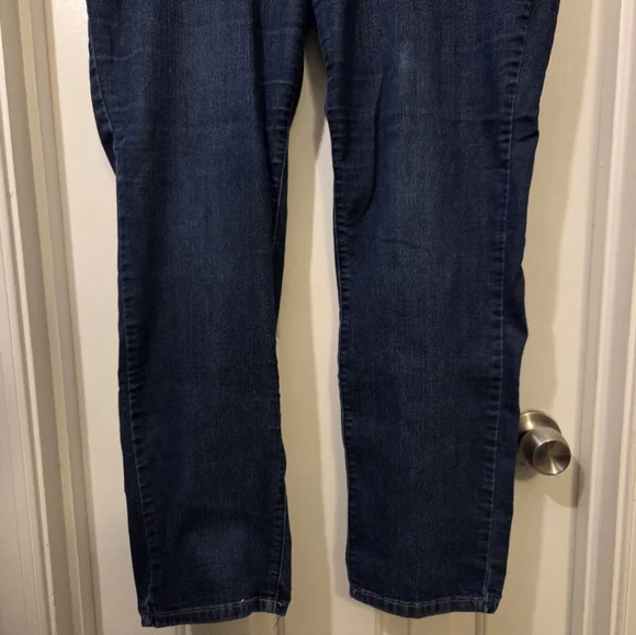 Westport Signature Fit Straight Jeans Pants. Size 14. - Picture 6 of 10
